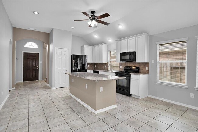 Foto del edificio - 28234 Sweet Oak Ln