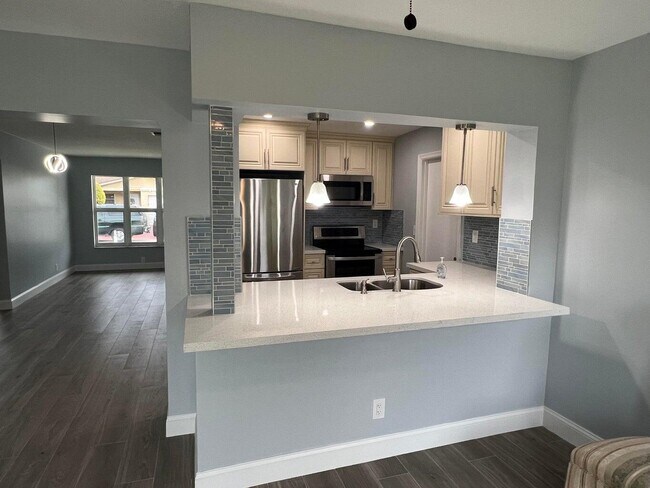 Foto del edificio - 7307 NW 57th Ct