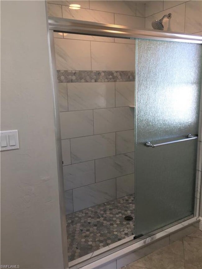 Building Photo - ** NAPLES PARK UNFURNISHED ANNUAL 3/2 WITH...