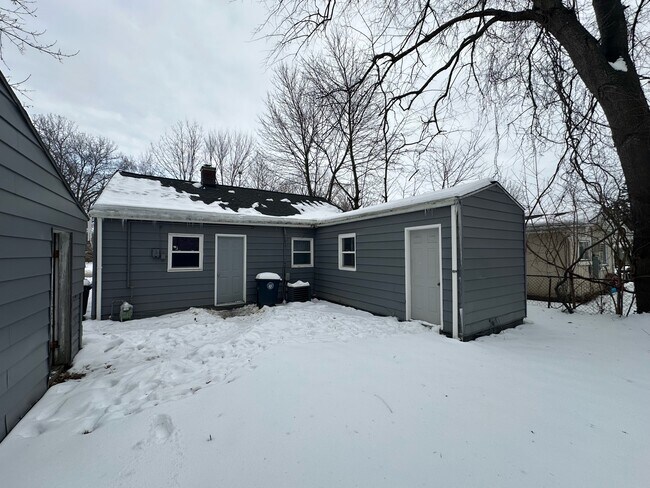 Foto del edificio - 1276 Frederick Blvd