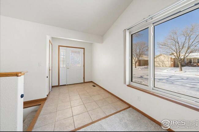 Building Photo - 2615 Anemonie Dr