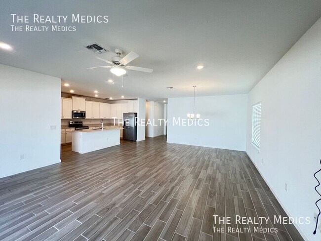 Building Photo - 5637 SW 93rd St