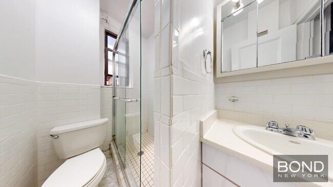 Foto del edificio - 140 E 46th St