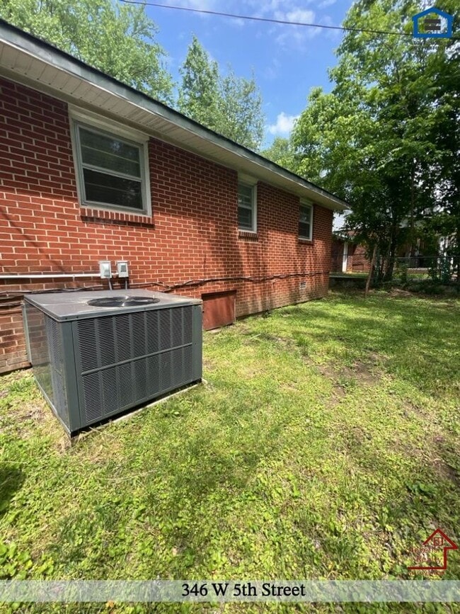 Foto del edificio - 346 W 5th St