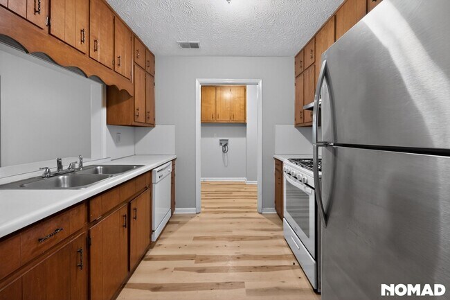 Building Photo - 2112 Fairway Ct SE