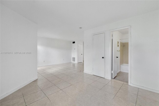 Foto del edificio - 4221 W McNab Rd