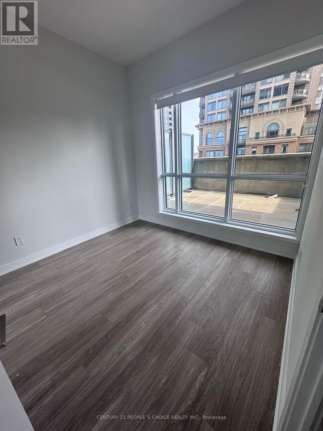 Building Photo - 430-430 Square One Dr