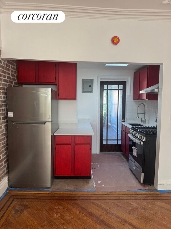 Building Photo - 49 Monroe St