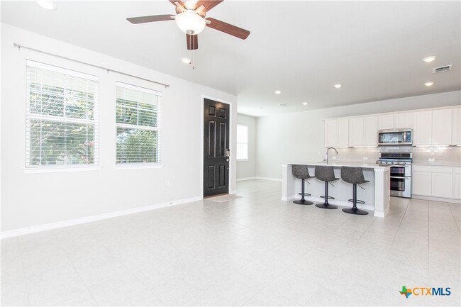 Building Photo - 121 Lafitte Dr