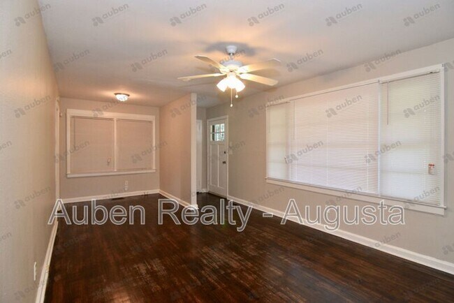 Building Photo - 2562 Ivey Rd
