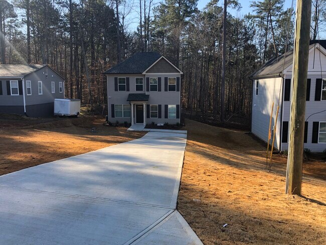 Building Photo - 2770 Fleetwood Dr