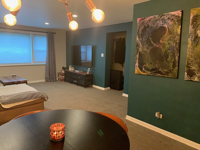 Foto del edificio - 5737 N Elston Ave