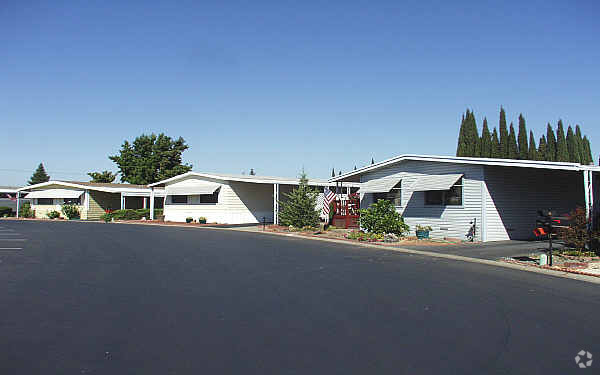 Building Photo - Sierra Meadows