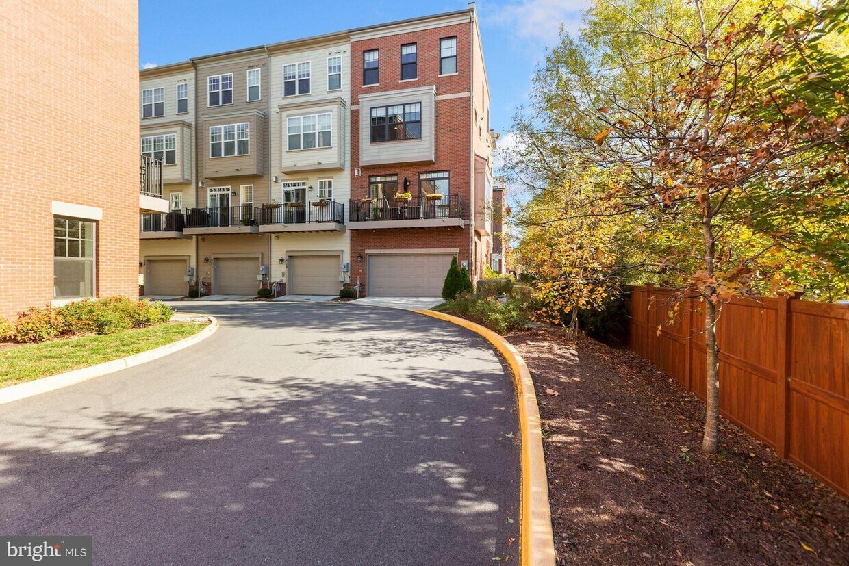 426 Ironsides Square SE, Leesburg, VA 20175 Townhome Rentals in