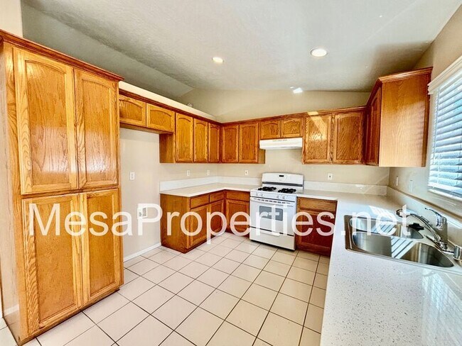 Building Photo - 16814 Cactus St