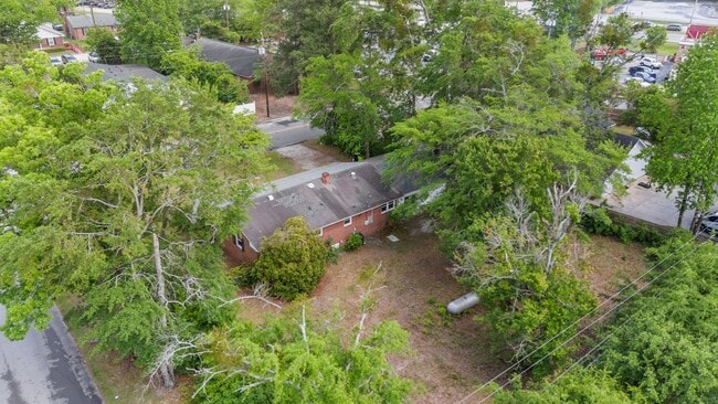 Building Photo - 607 Pinetree Dr