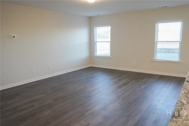 Building Photo - 270 Cromer St