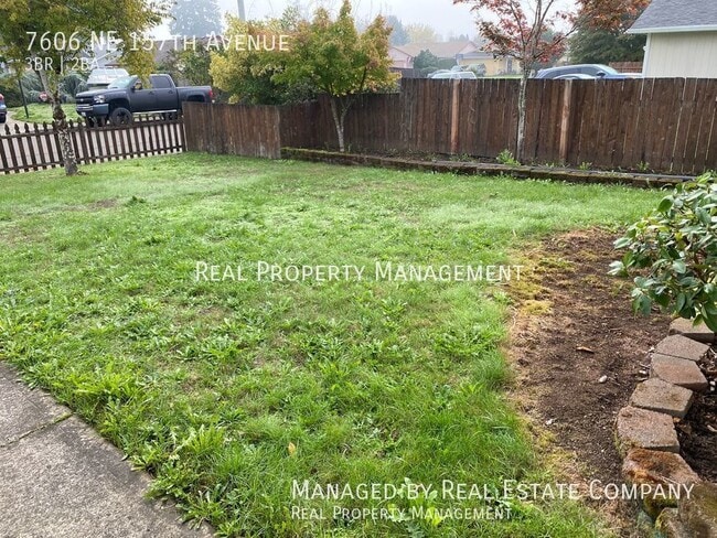 Building Photo - Ranch Style Home with convenient front off...