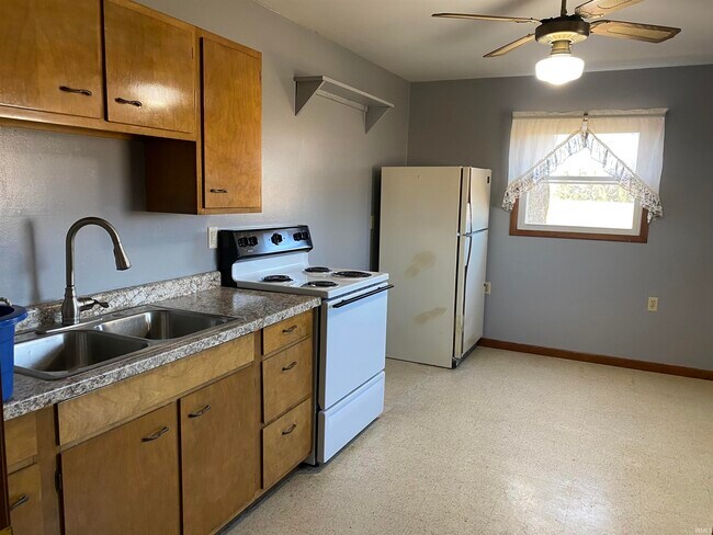 Foto del edificio - 6005 IN-205