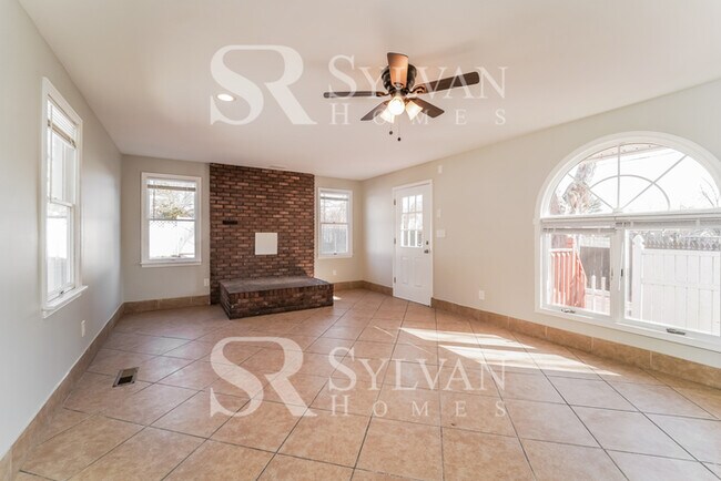 Building Photo - Prepare to be impressed by this 3 bedroom,...
