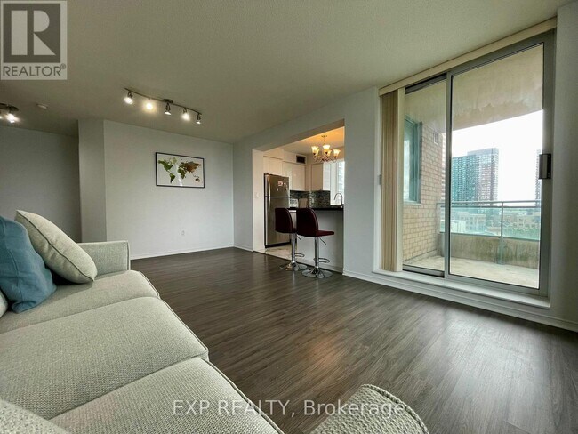 Photo du bâtiment - 8 Pemberton Ave