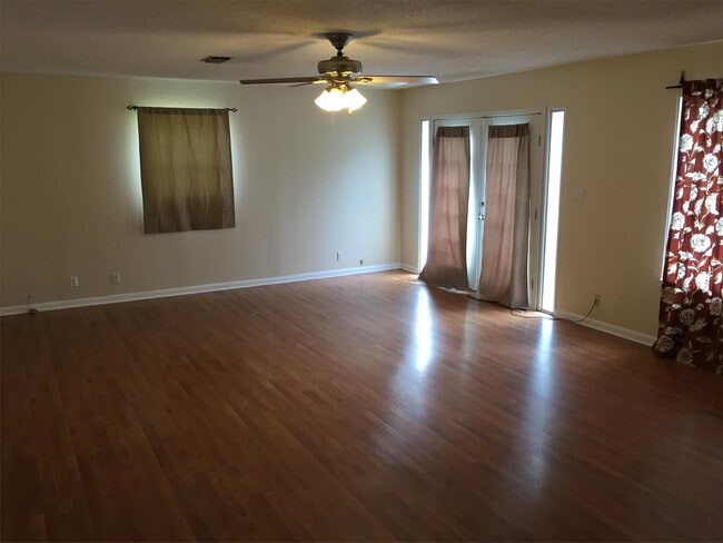 Building Photo - 310 McEwen Dr