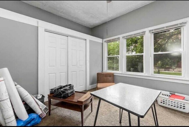 Building Photo - 2562 Deming Ave