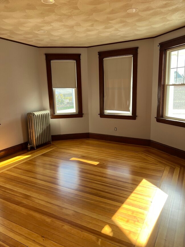 Living Room - 154 Maplewood Ave