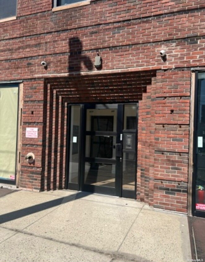 Primary Photo - 108 Hempstead Turnpike