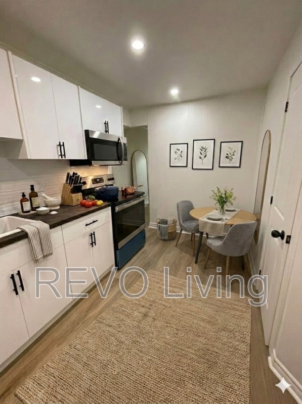 Building Photo - 19 Wellington St