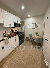 Building Photo - 19 Wellington St