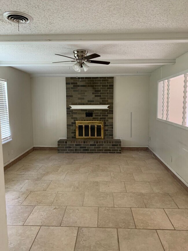 Foto del edificio - 4bedroom in 2bathroom located in Avondale
