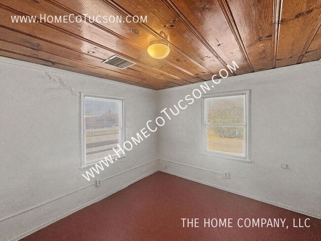 Building Photo - 1733 E Adelaide Dr