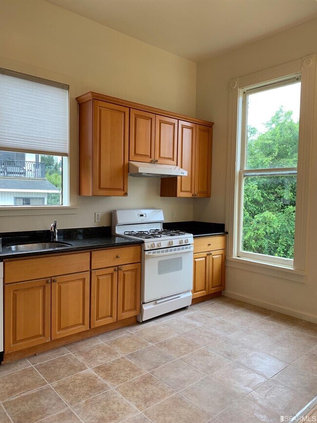 Building Photo - 188 Winfield St