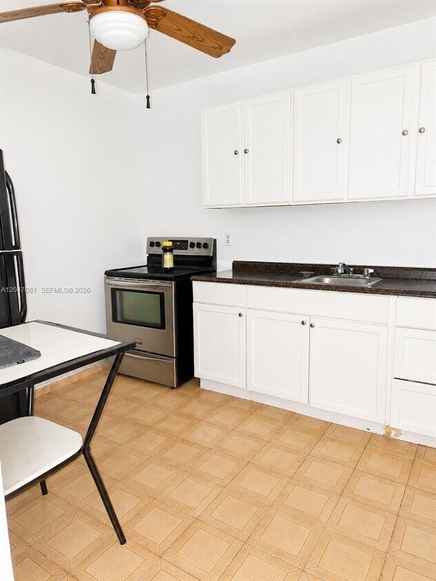 Foto del edificio - 5810 W Flagler St