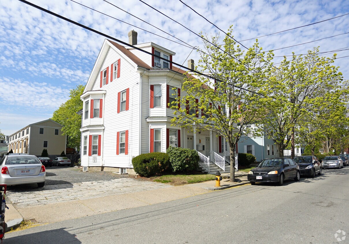 2325 Cushing St, Waltham, MA 02453 Apartments in Waltham, MA