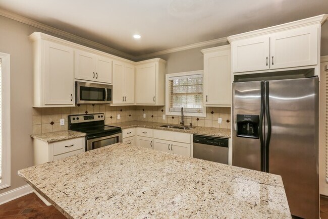 Foto del edificio - 631 Westhill Rd