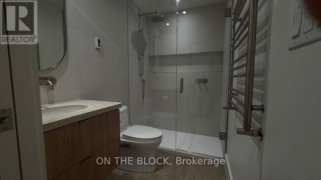 Photo du bâtiment - 1041 College St