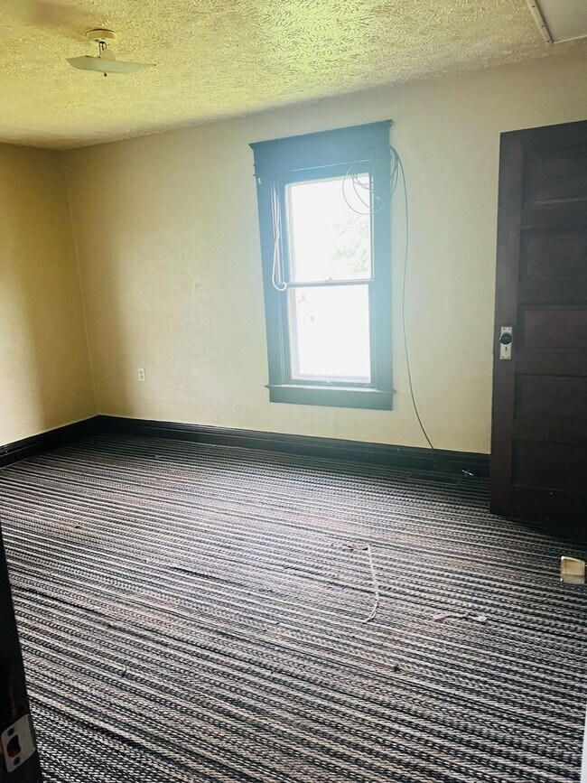 Foto del edificio - 3 br, 1 bath House - 636 S. Ray St.