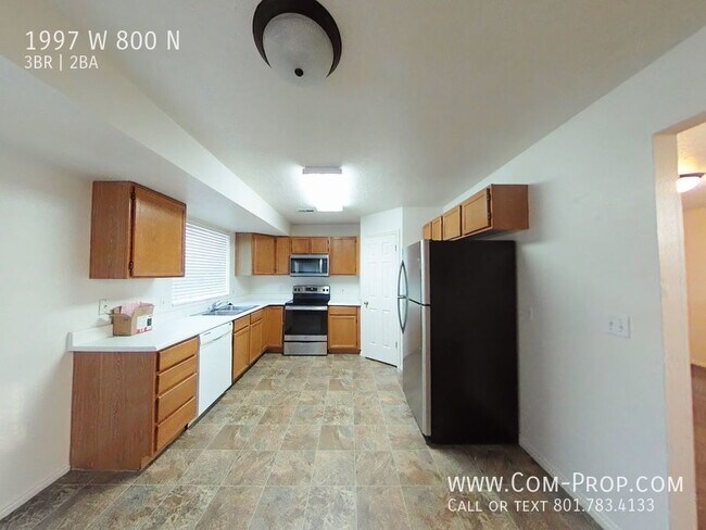 Building Photo - 3 Bed 1.5 Bath Townhome For Rent in PG!