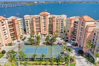 Building Photo - 102 Riverside Dr