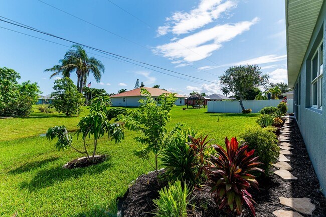 Building Photo - Coming in Sept ! Beautifully Furnished and  recently renovated home