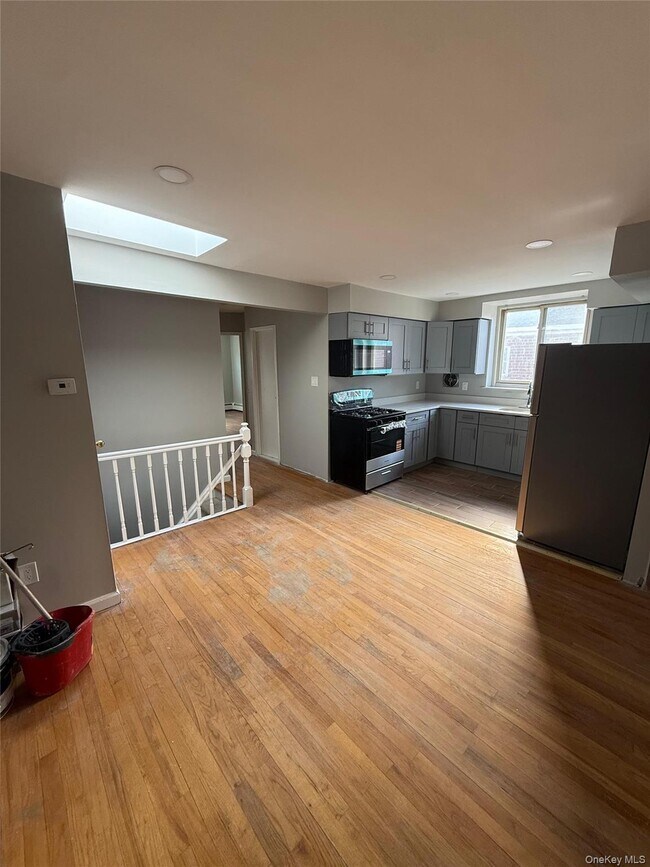 Foto del edificio - 5606 Riverdale Ave