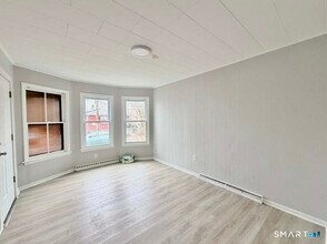Building Photo - 15 Bassett St