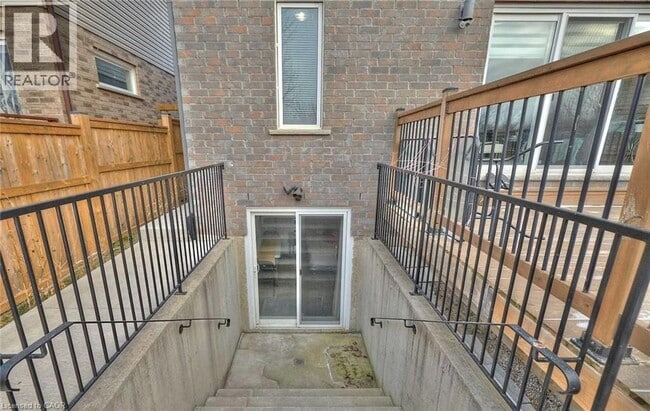 Building Photo - 6045 Ernest Cres