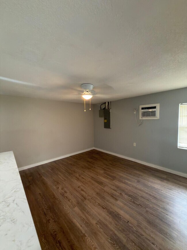 Foto del edificio - 1302 Ariana Woods Cir