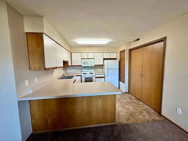 Building Photo - 84 Westside Dr