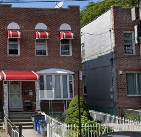 Primary Photo - 2879 Randall Ave