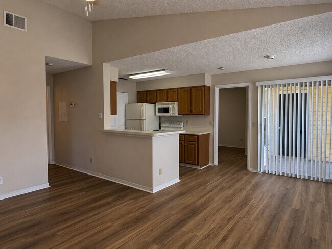 Foto del edificio - 1063 S Hiawassee Rd