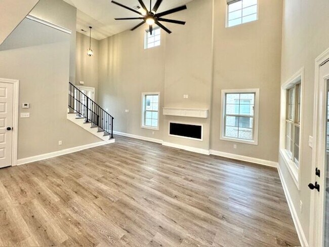 Foto del edificio - Now Leasing a 5-Bedroom 3 Bath Home In Cordova off of Houston Levee and Walnut Grove